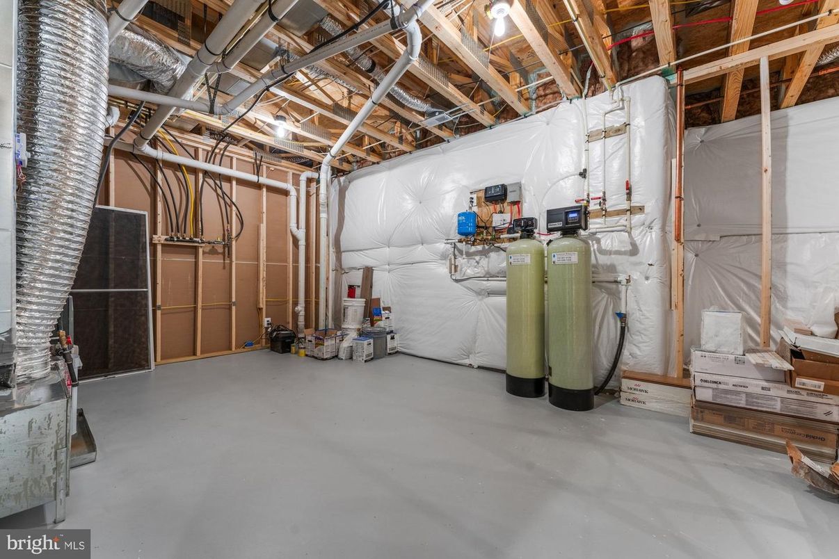 Garage, Interior, Wooden Beams