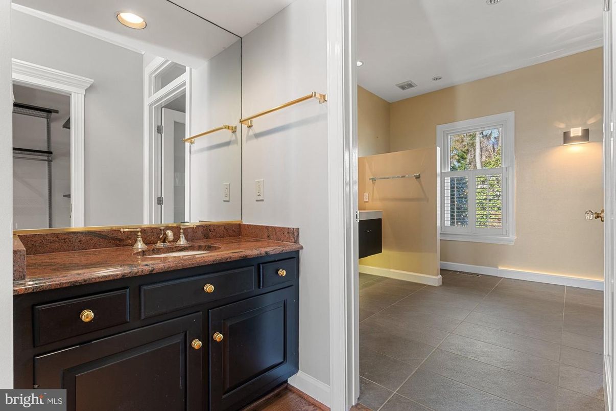 Bathroom, Interior, Recessed Lighting
