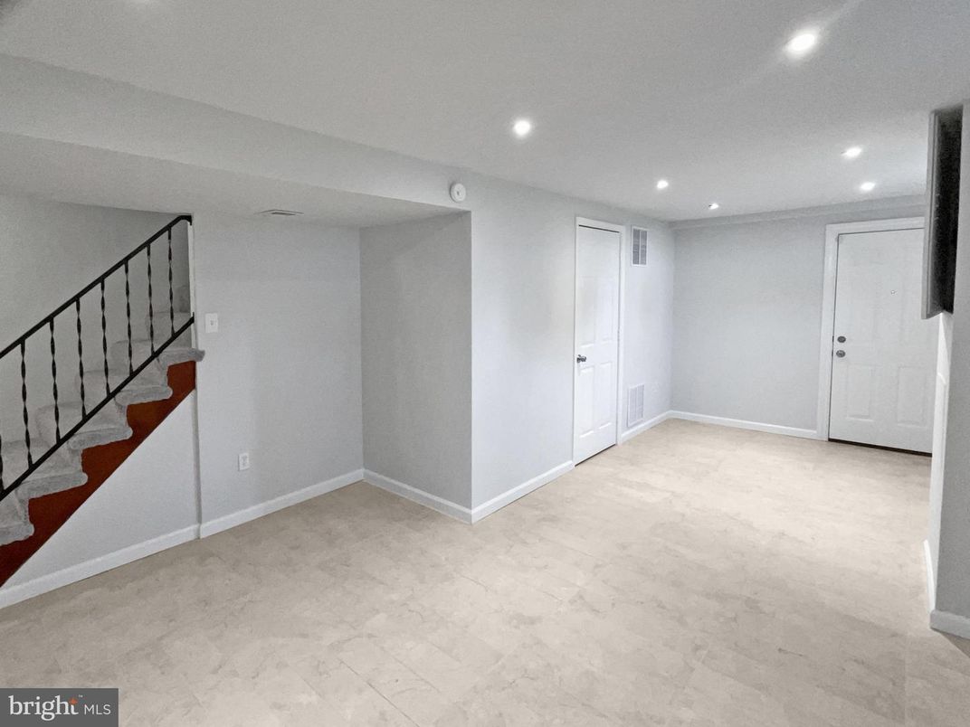 Empty room, Interior, Marble, Recessed Lighting
