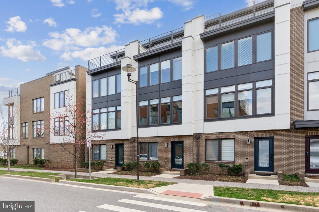 Exterior, Facade, Brick Facade, Rowhouse