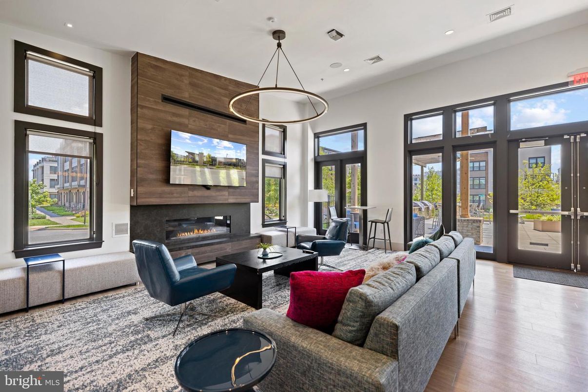Fireplace, Interior, Living room, Pendant Lights, Recessed Lighting, Wood Texture Flooring