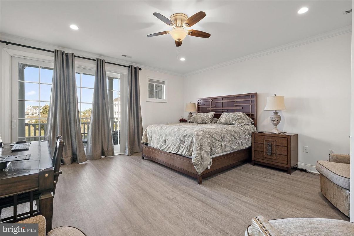 Bedroom, Home Office, Interior, Recessed Lighting, Wood Texture Flooring