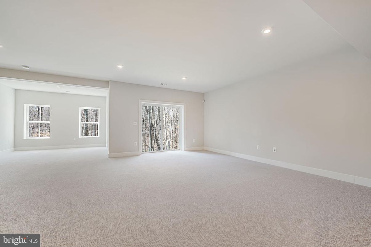 Empty room, Interior, Recessed Lighting