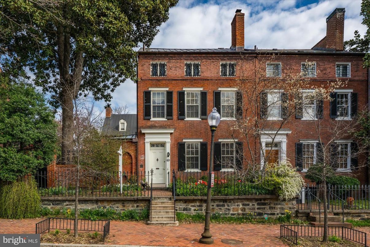 Exterior, Facade, Brick Facade, Georgian