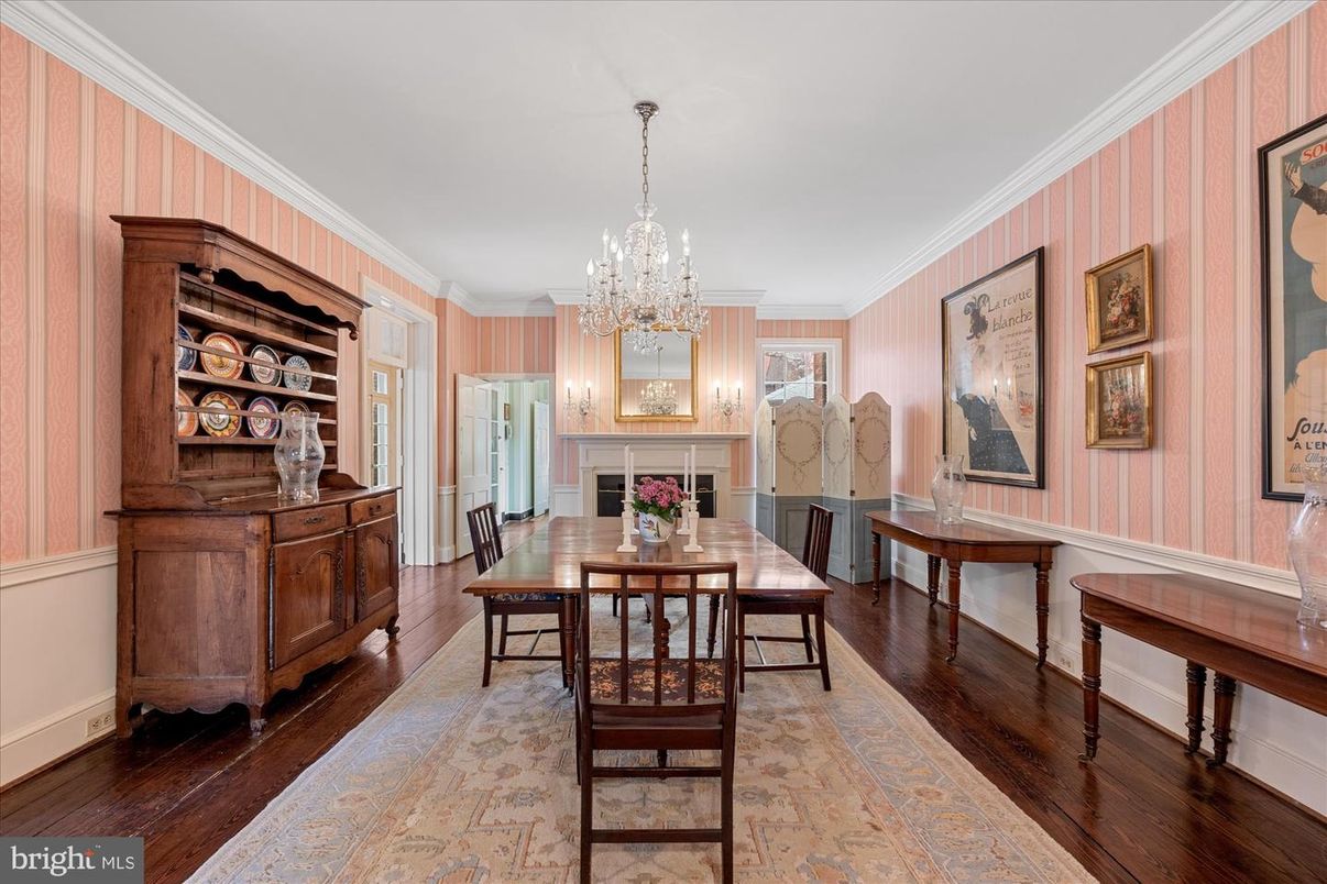 Chandelier, Dining room, Fireplace, Interior, Wood Texture Flooring