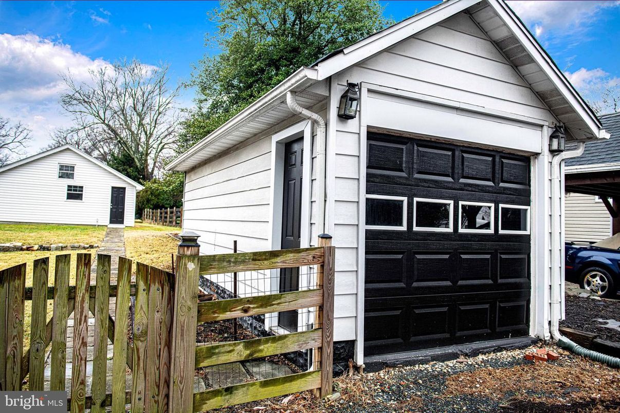 Detached Garage, Exterior