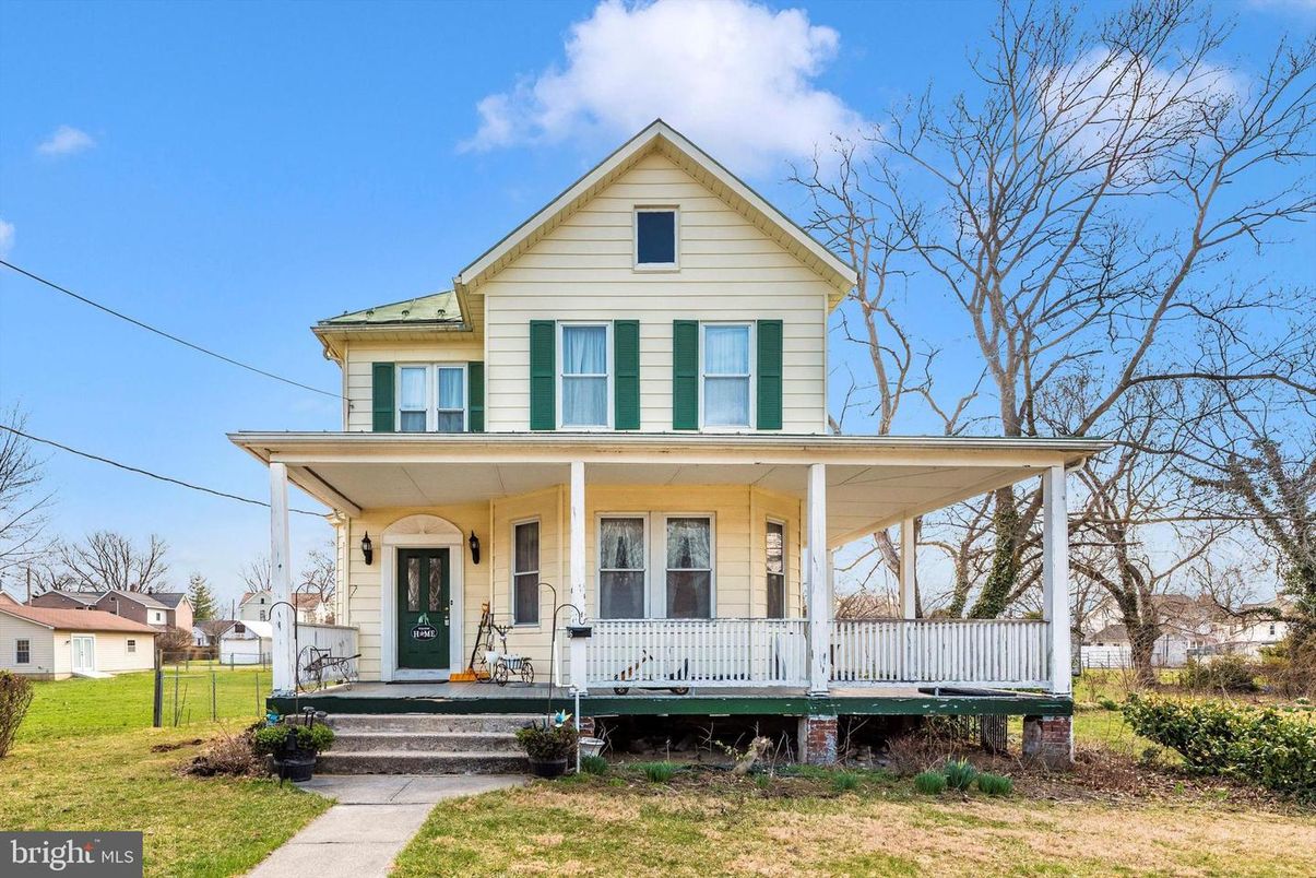 Exterior, Facade, Queen Anne Victorian