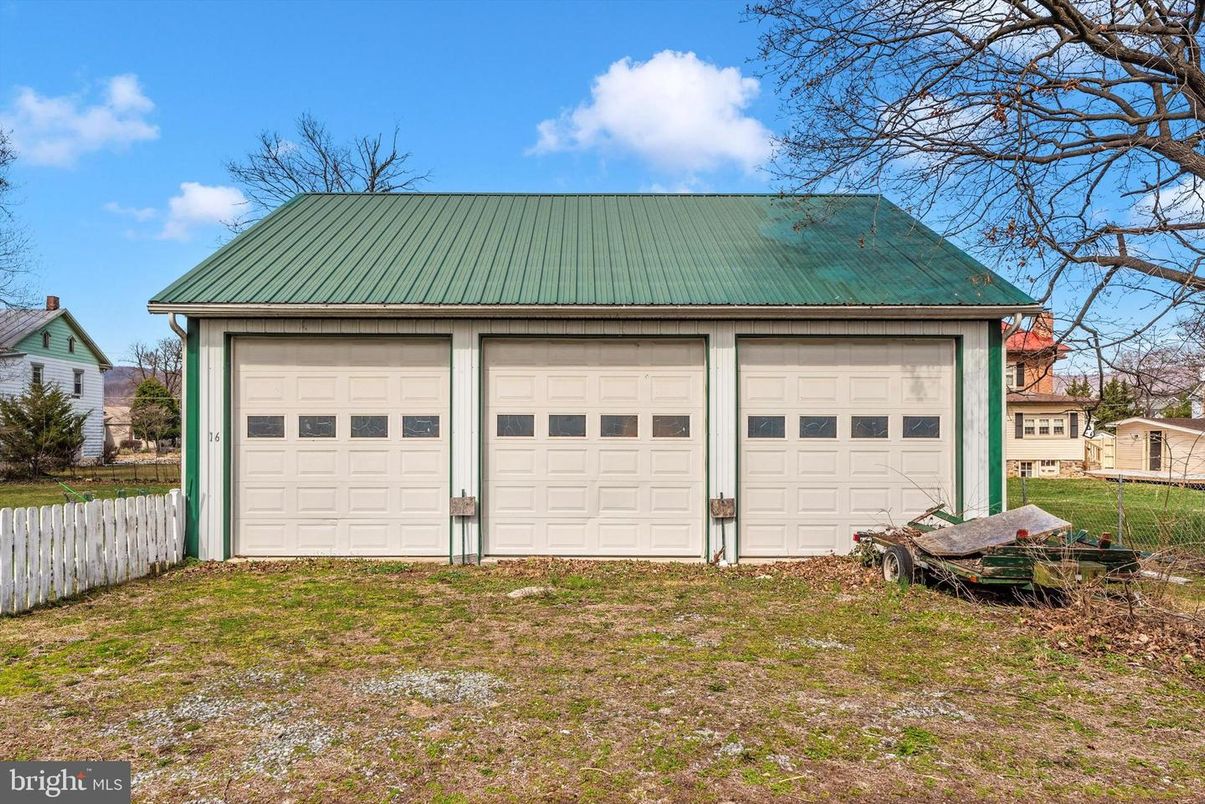 Detached Garage, Exterior