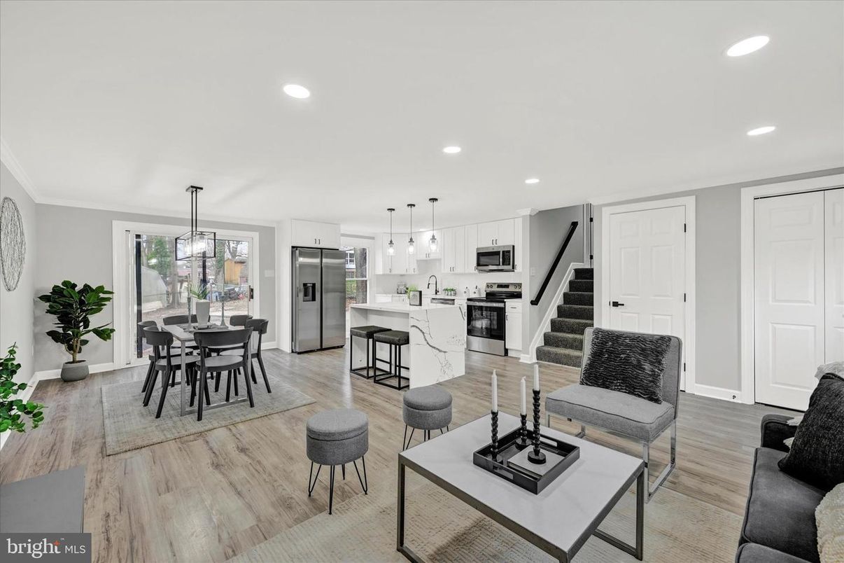 Dining room, Interior, Kitchen, Pendant Lights, Recessed Lighting, Stainless Steel Appliances, Wood Texture Flooring