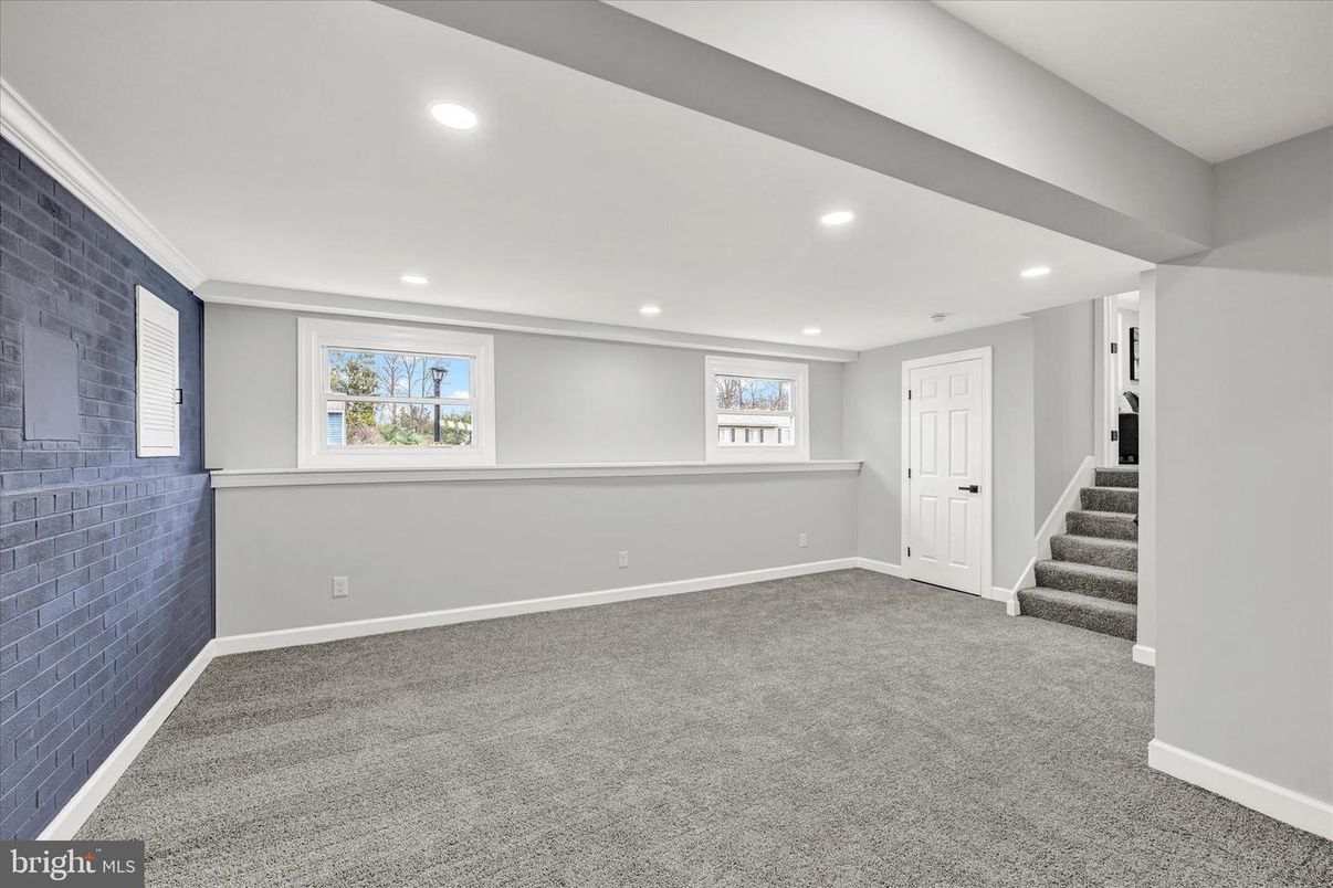 Empty room, Interior, Recessed Lighting