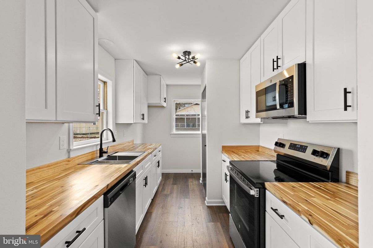 Interior, Kitchen, Stainless Steel Appliances, Wood Texture Flooring