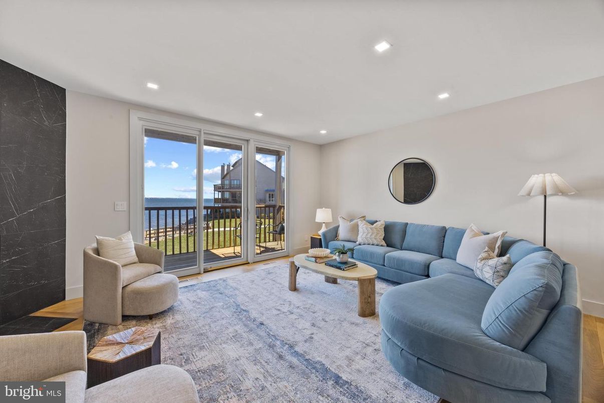 Interior, Living room, Recessed Lighting, Water, Wood Texture Flooring