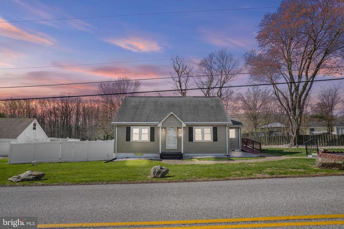 Exterior, Facade, Cape Cod