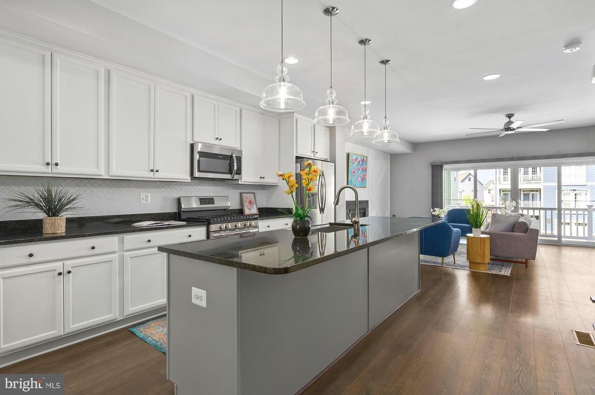 Interior, Kitchen, Living room, Pendant Lights, Recessed Lighting, Stainless Steel Appliances, Wood Texture Flooring