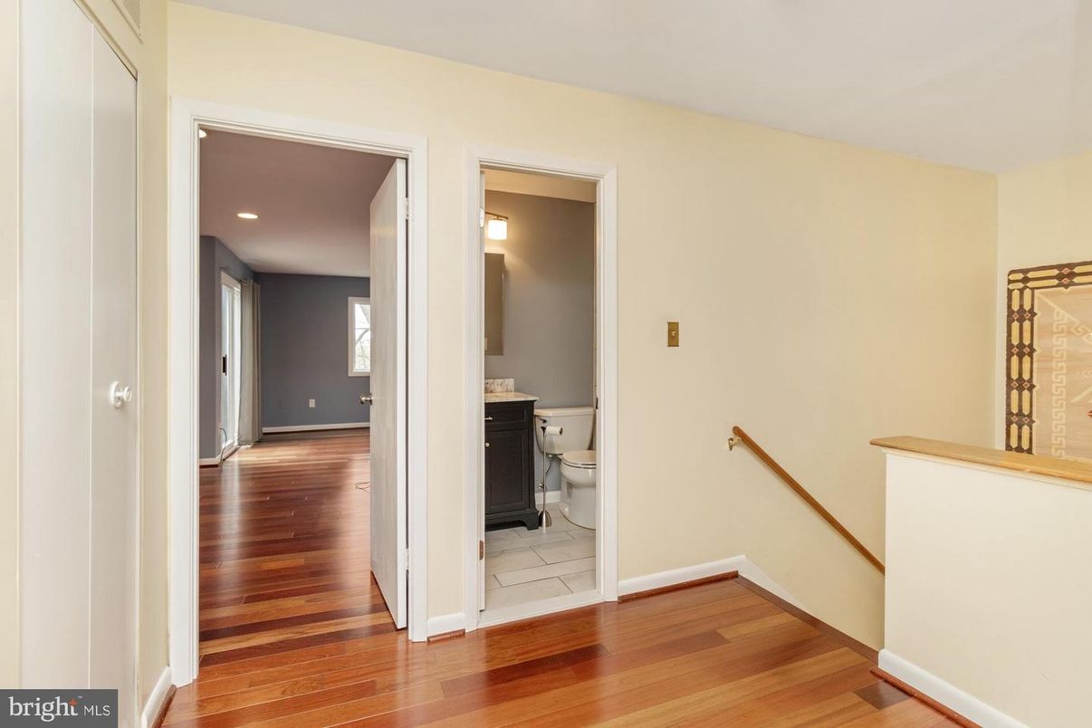 Bathroom, Interior, Recessed Lighting, Wood Texture Flooring