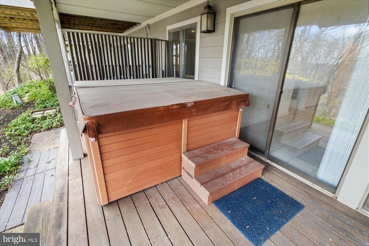 Exterior, Hot Tub