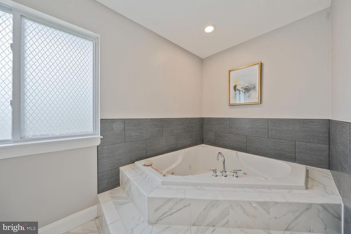 Bathroom, Interior, Marble, Recessed Lighting