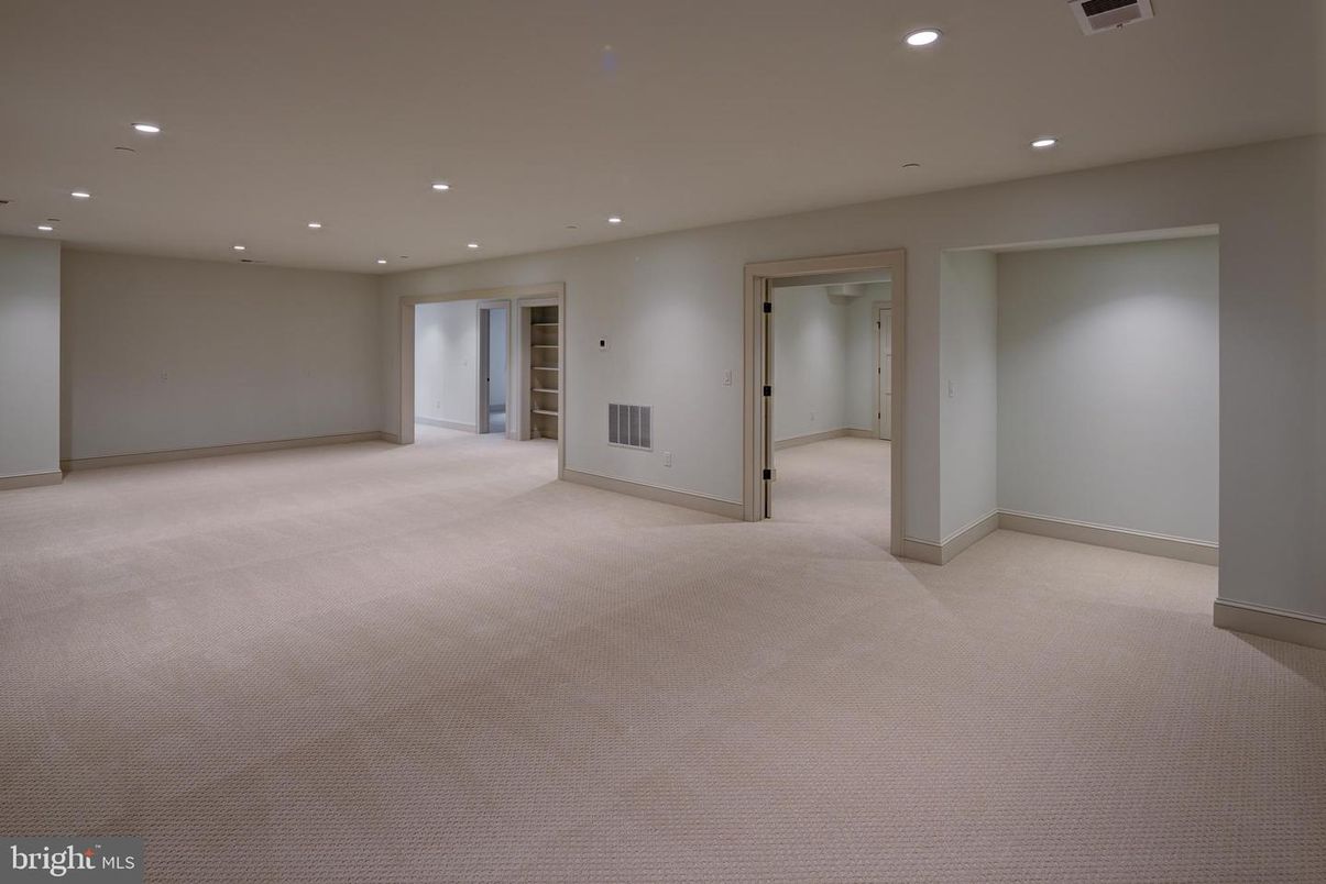 Empty room, Interior, Recessed Lighting