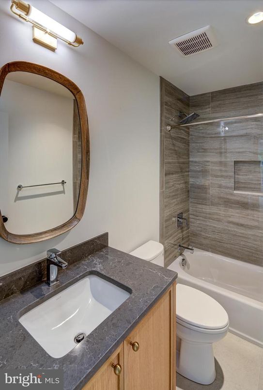 Bathroom, Interior, Recessed Lighting