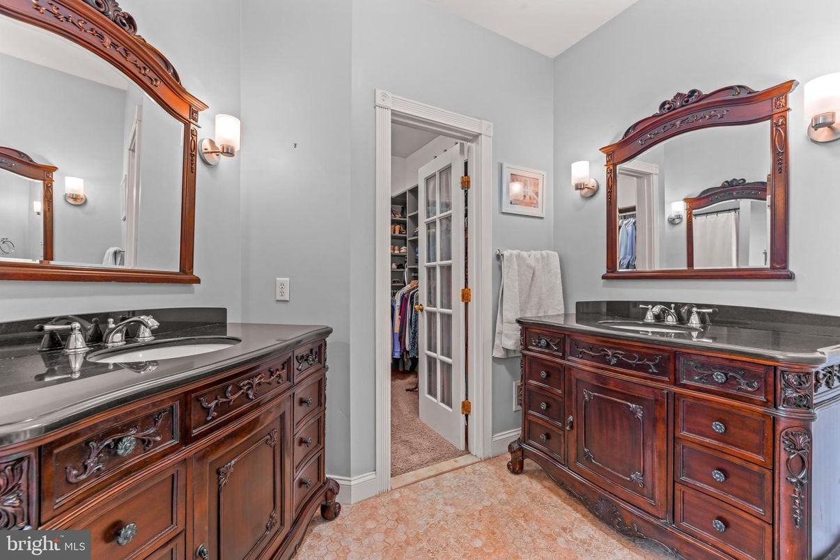 Bathroom, Dual Sink Vanities, Interior, Walk-in Closets