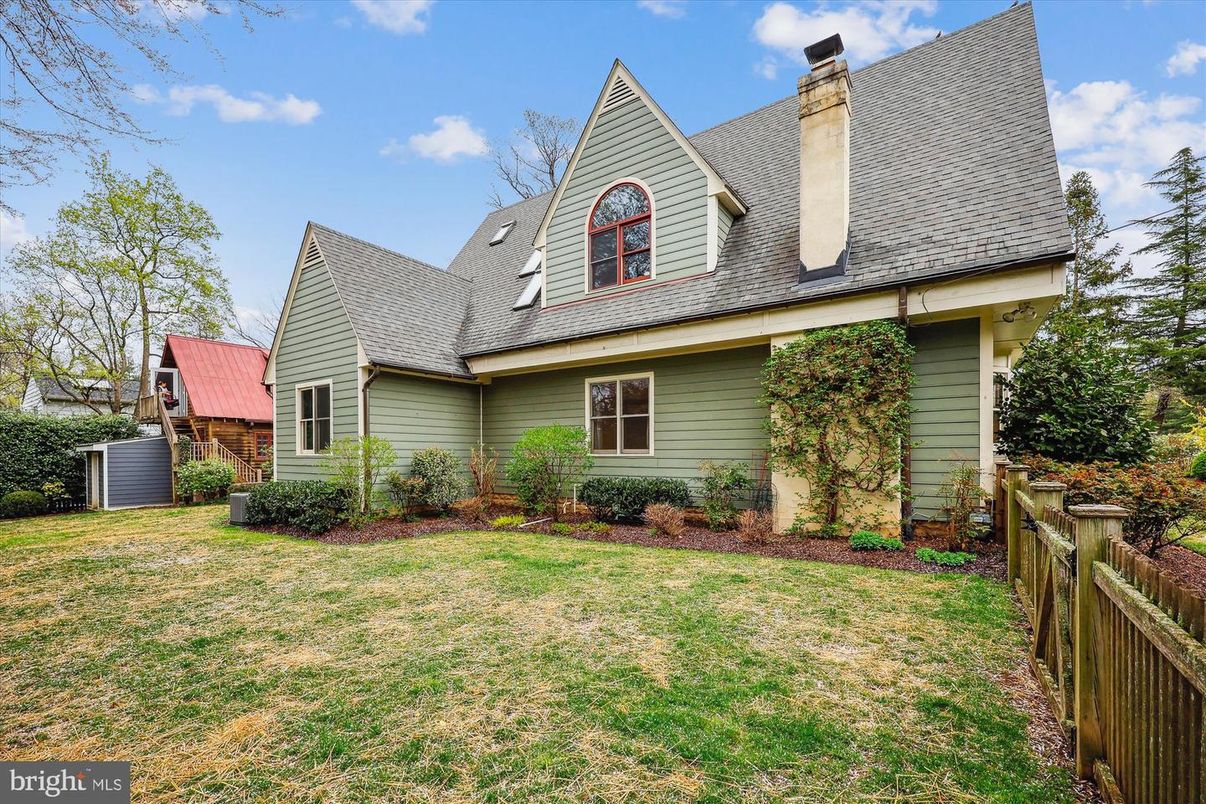 Backyard, Exterior, Facade, Cape Cod