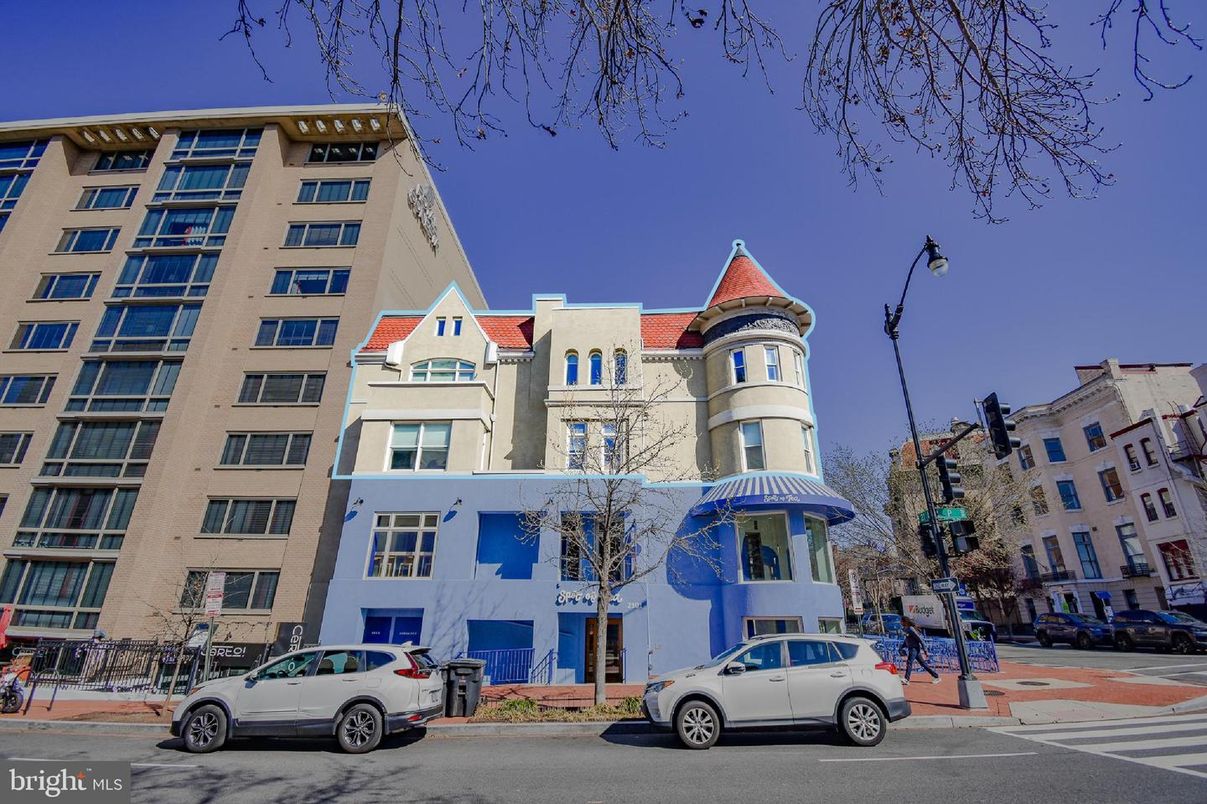 Exterior, Facade, Queen Anne Victorian