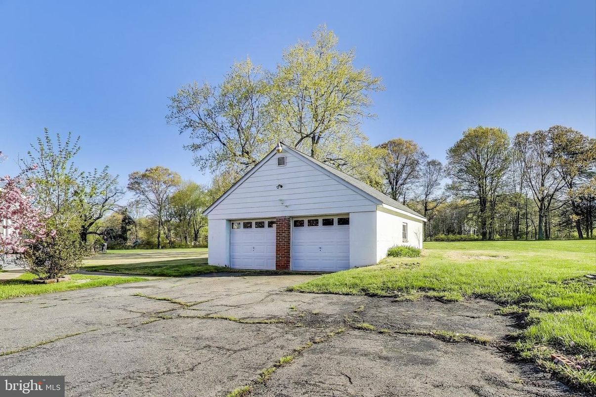 Backyard, Detached Garage, Exterior