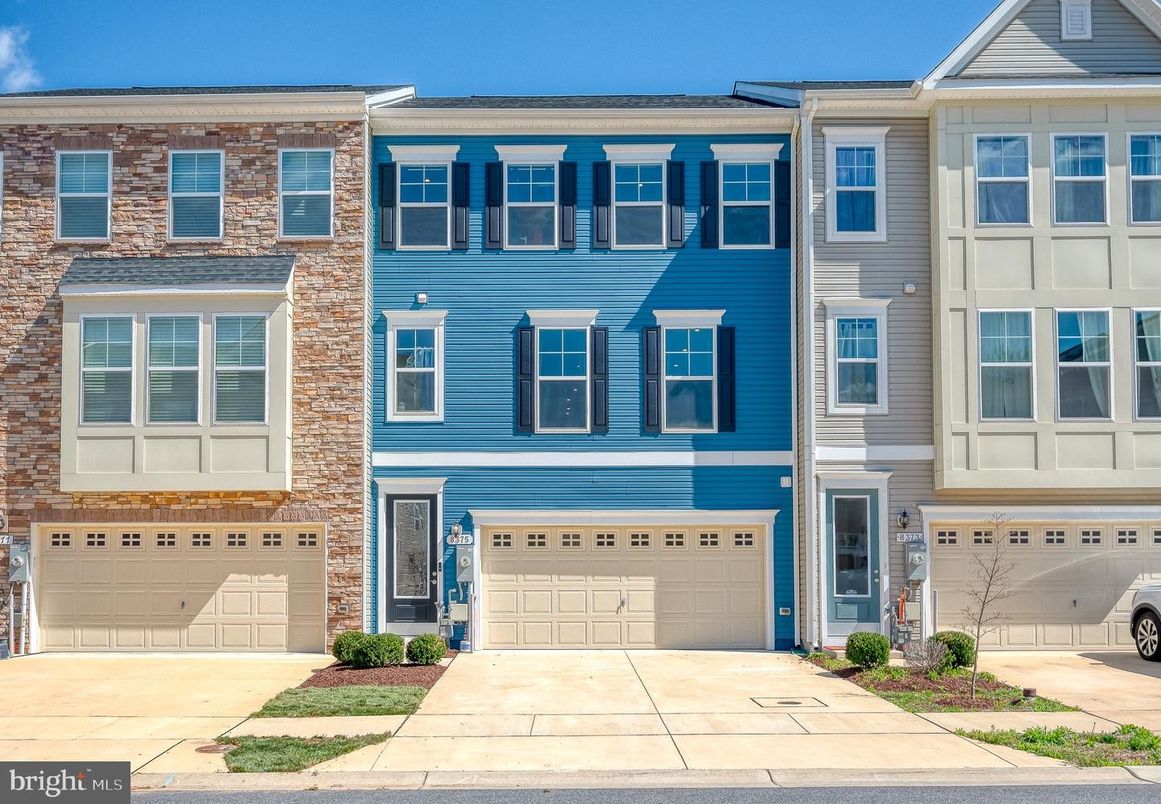 Attached, Exterior, Facade, Brick Facade, Rowhouse