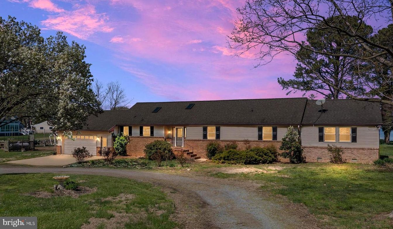 Attached, Backyard, Exterior, Facade, Cape Cod