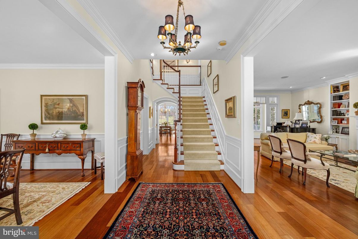 Chandelier, Dining room, Interior, Piano, Recessed Lighting, Wood Texture Flooring