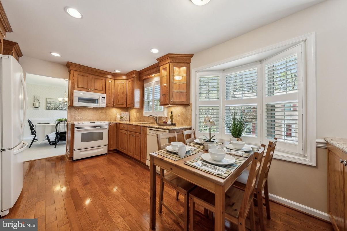Dining room, Interior, Kitchen, Recessed Lighting, Wood Texture Flooring