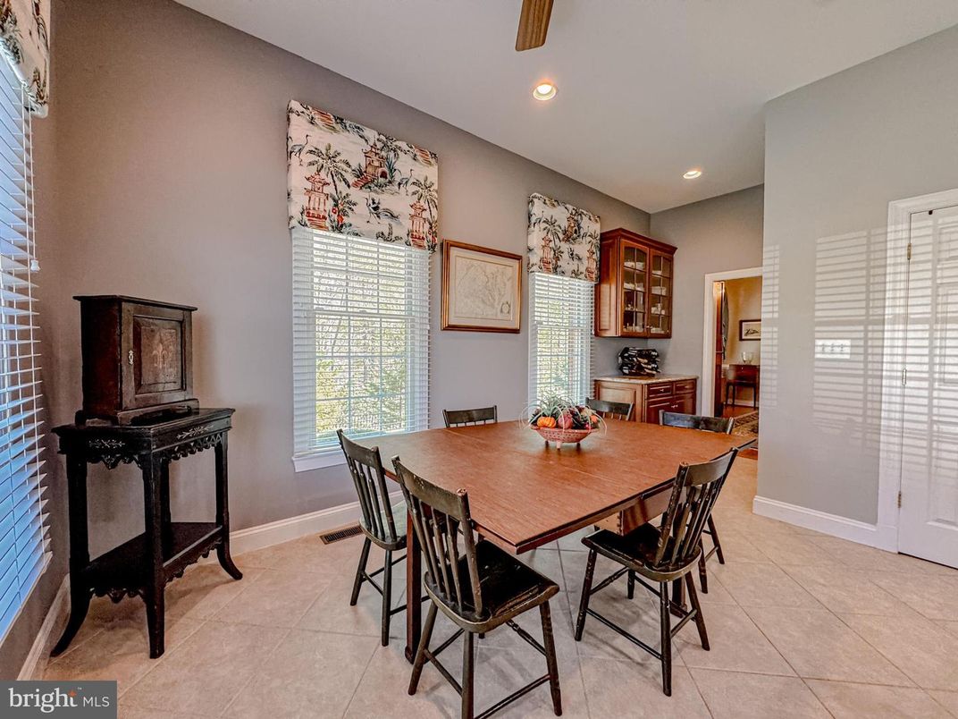Dining room, Interior, Recessed Lighting