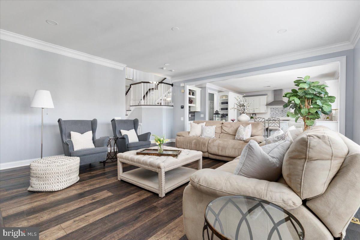 Interior, Kitchen, Living room, Pendant Lights, Recessed Lighting, Wood Texture Flooring