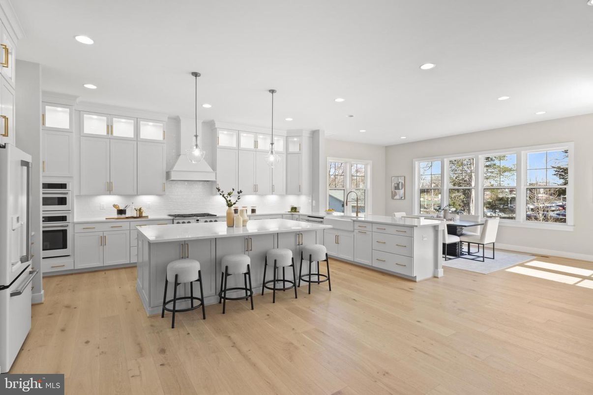 Dining room, Interior, Kitchen, Pendant Lights, Recessed Lighting, Stainless Steel Appliances, Wood Texture Flooring