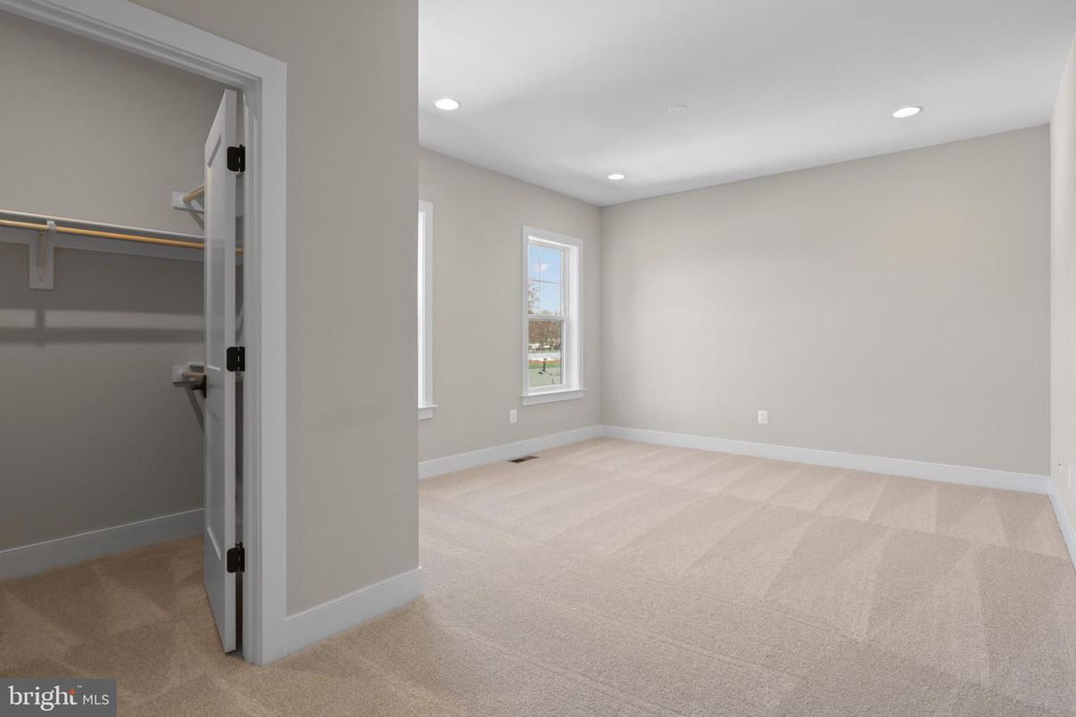 Empty room, Interior, Recessed Lighting