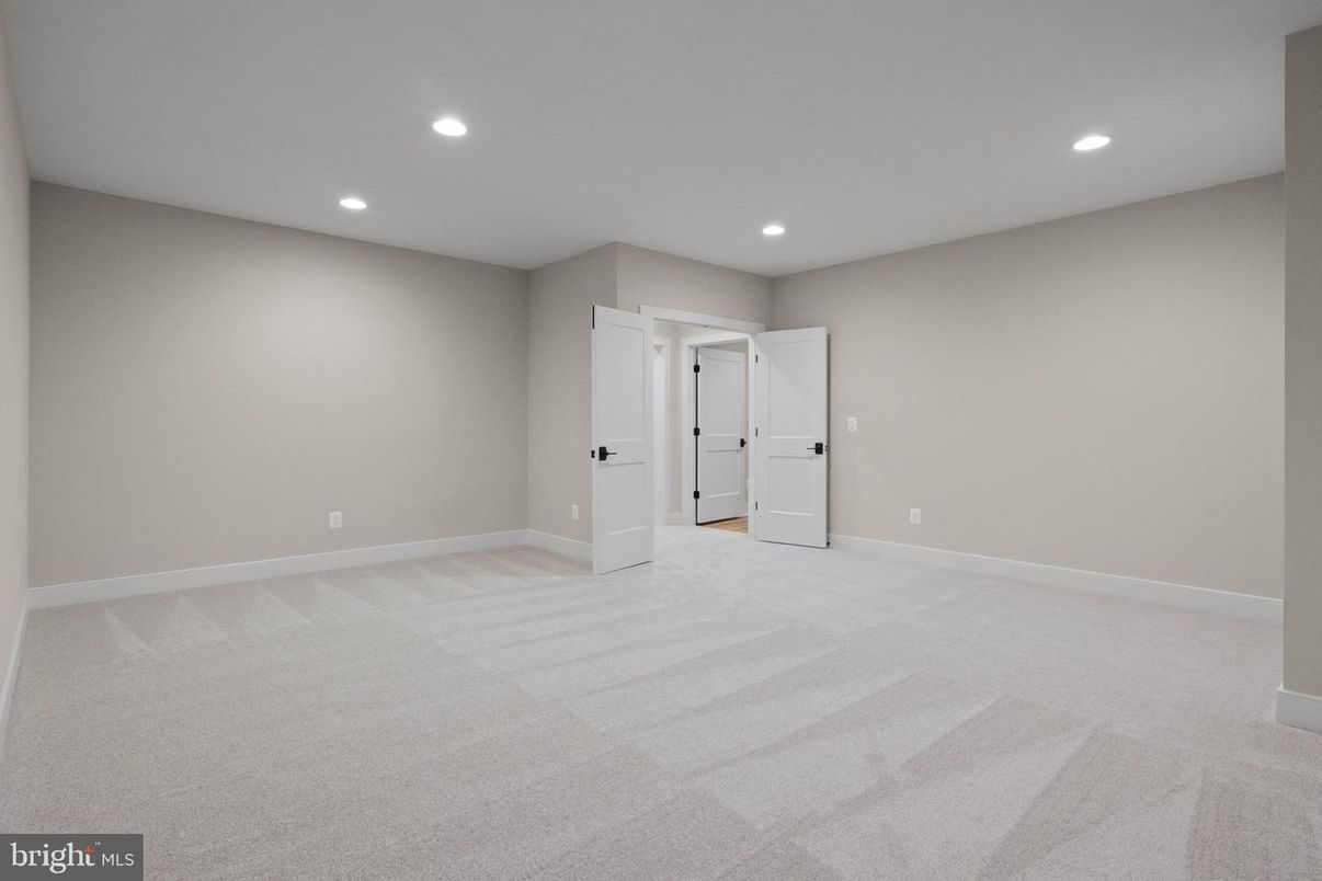Empty room, Interior, Recessed Lighting