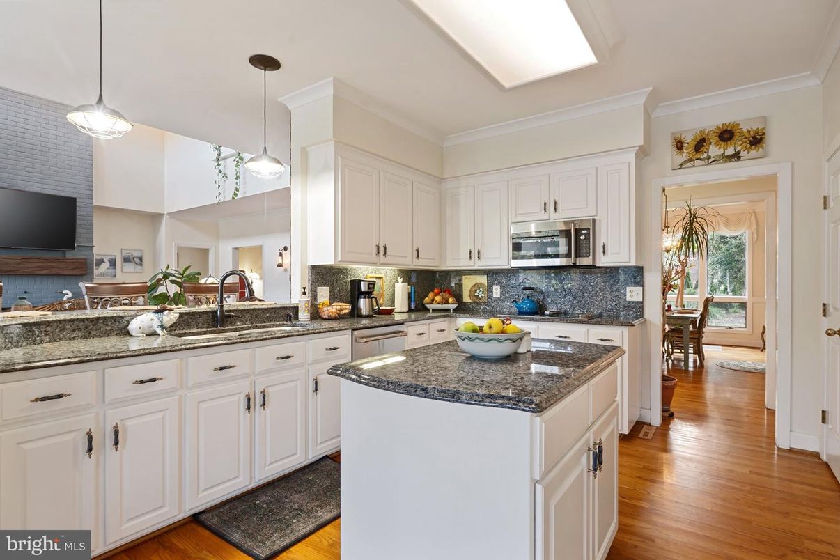 Interior, Kitchen, Pendant Lights, Wood Texture Flooring