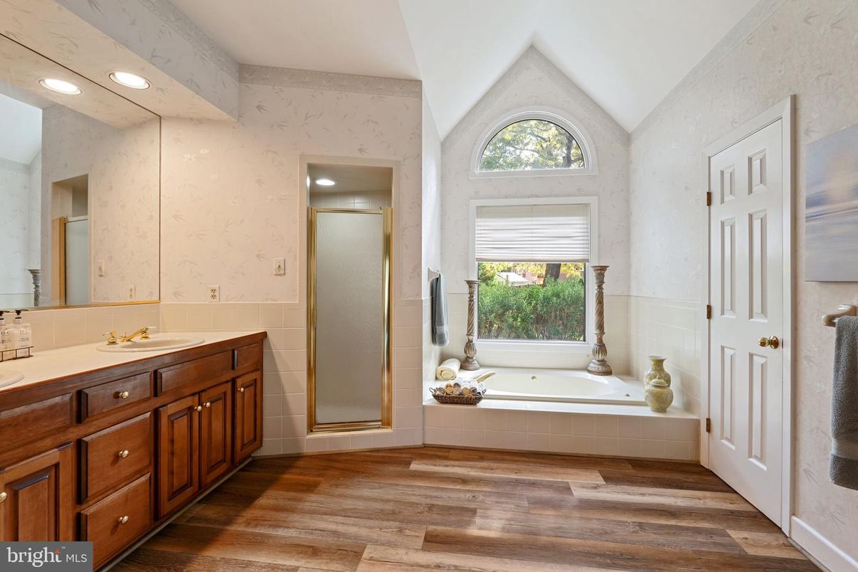 Bathroom, Interior, Recessed Lighting, Wood Texture Flooring