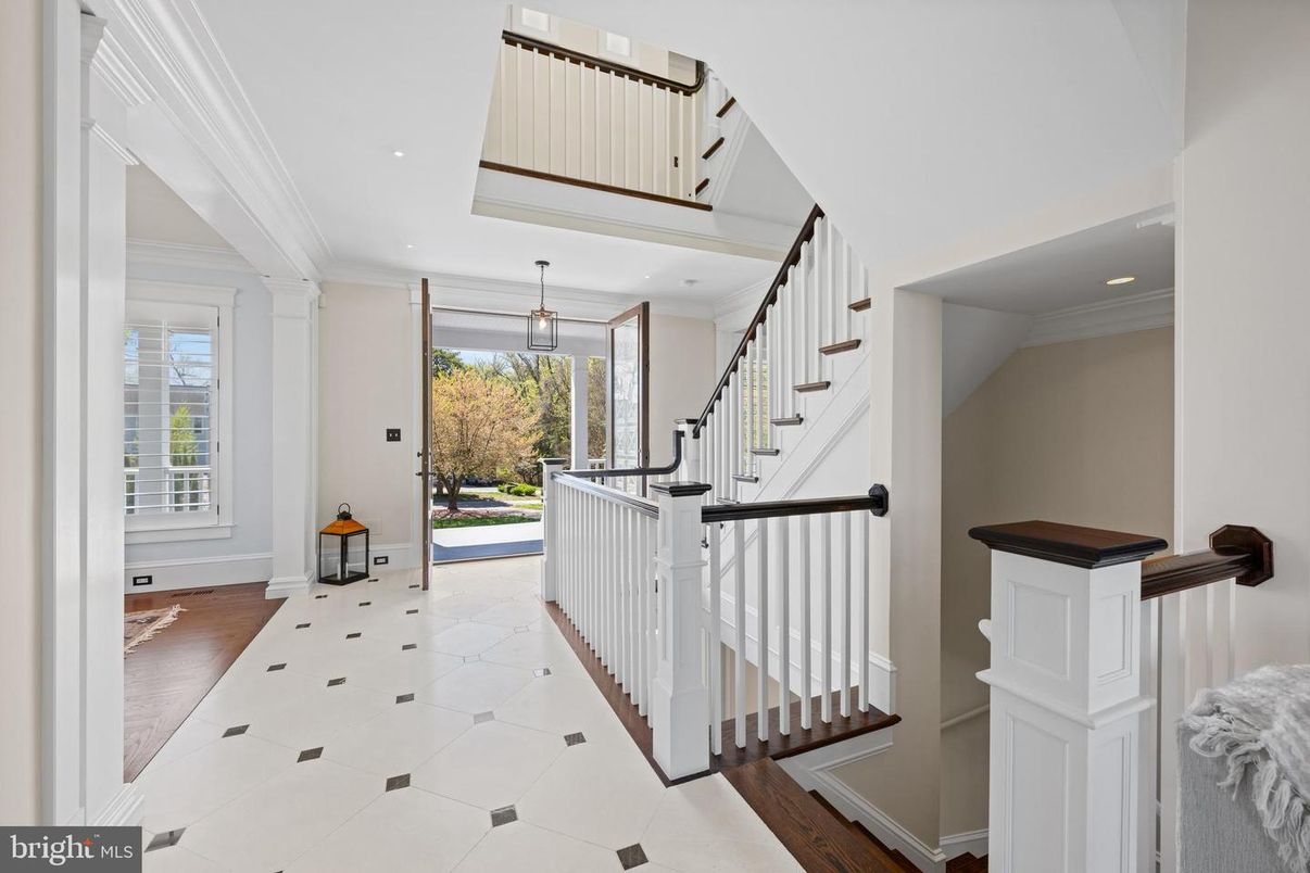 Interior, Pendant Lights, Recessed Lighting, Wood Texture Flooring