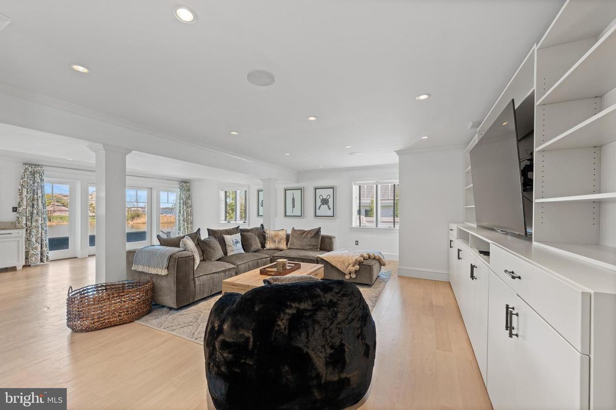 Interior, Living room, Recessed Lighting, Wood Texture Flooring
