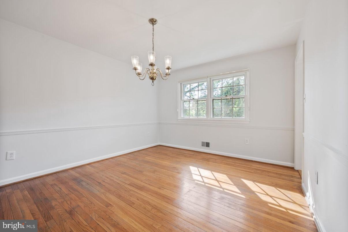 Chandelier, Empty room, Interior, Wood Texture Flooring