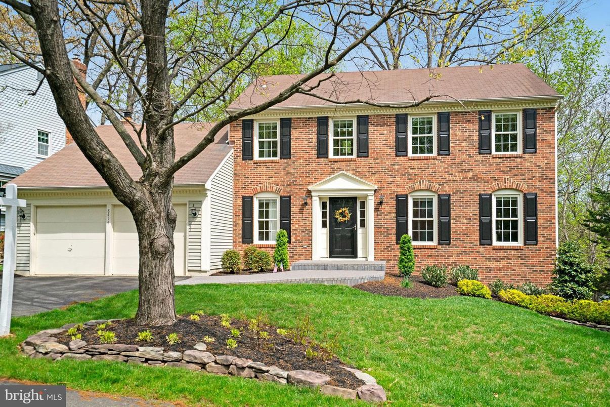 Exterior, Facade, Brick Facade, Georgian