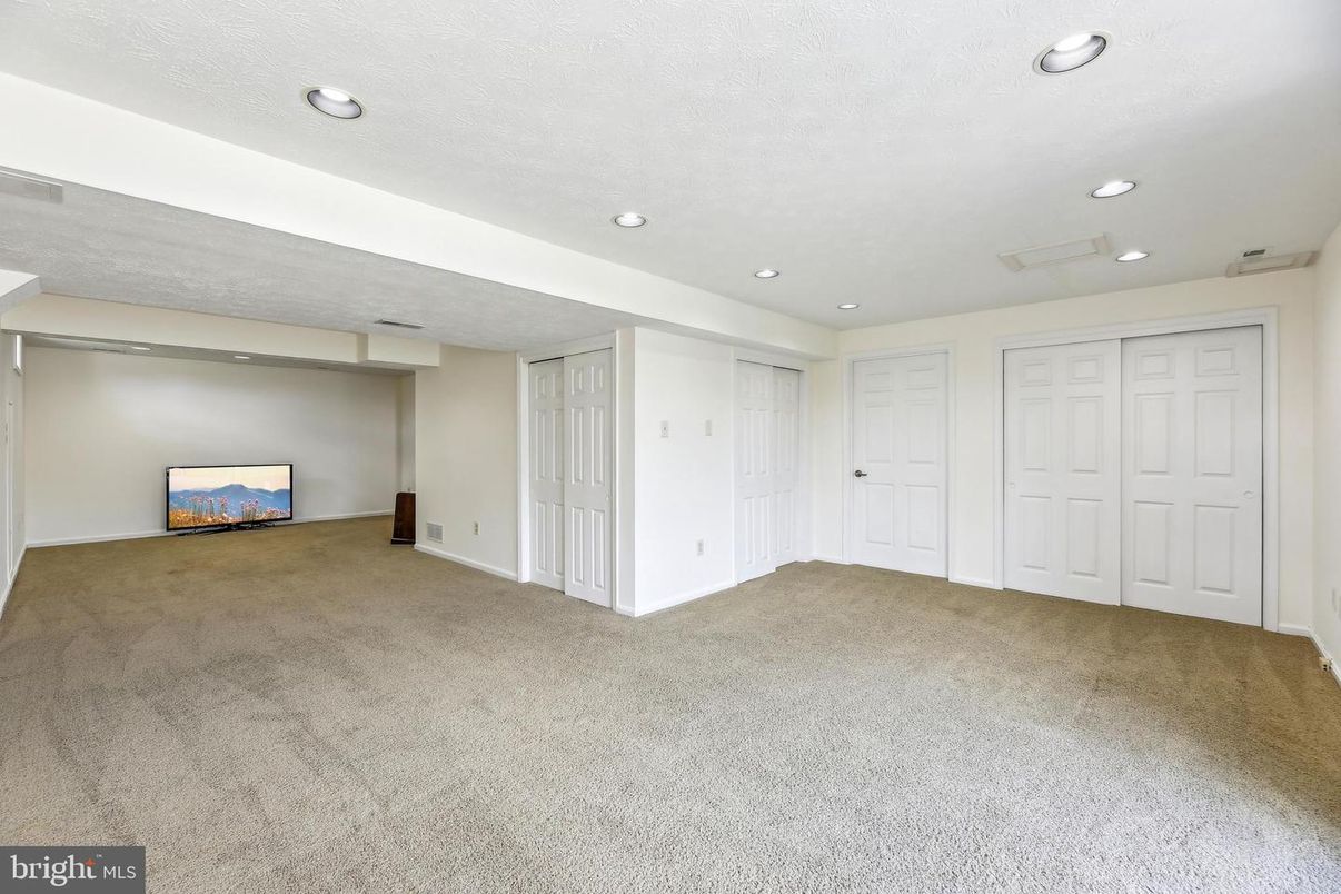 Empty room, Interior, Recessed Lighting