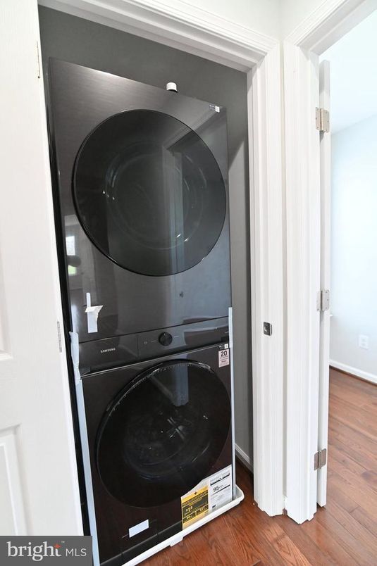 Interior, Utility Closets, Washer, Wood Texture Flooring