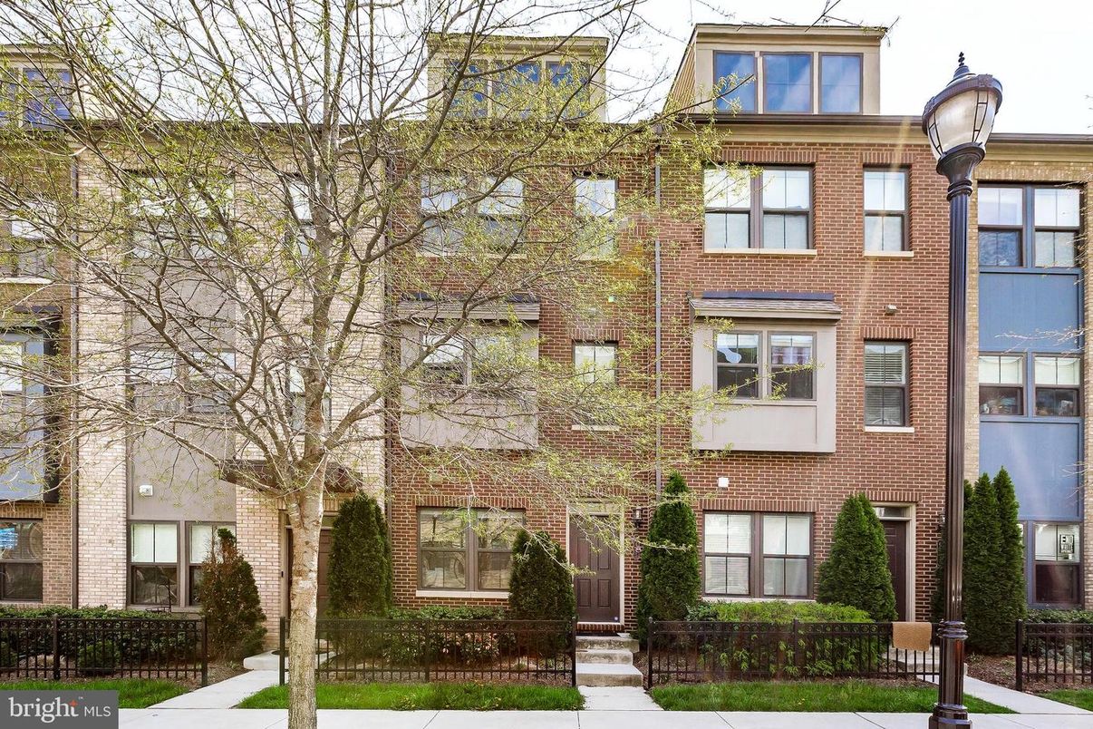 Exterior, Facade, Brick Facade, Rowhouse