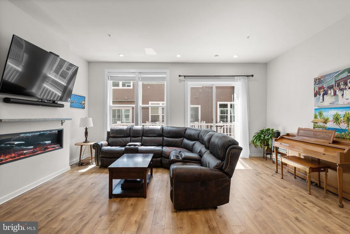 Fireplace, Interior, Living room, Piano, Recessed Lighting, Wood Texture Flooring