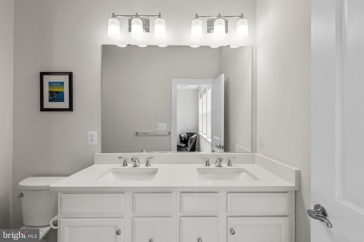 Bathroom, Dual Sink Vanities, Interior