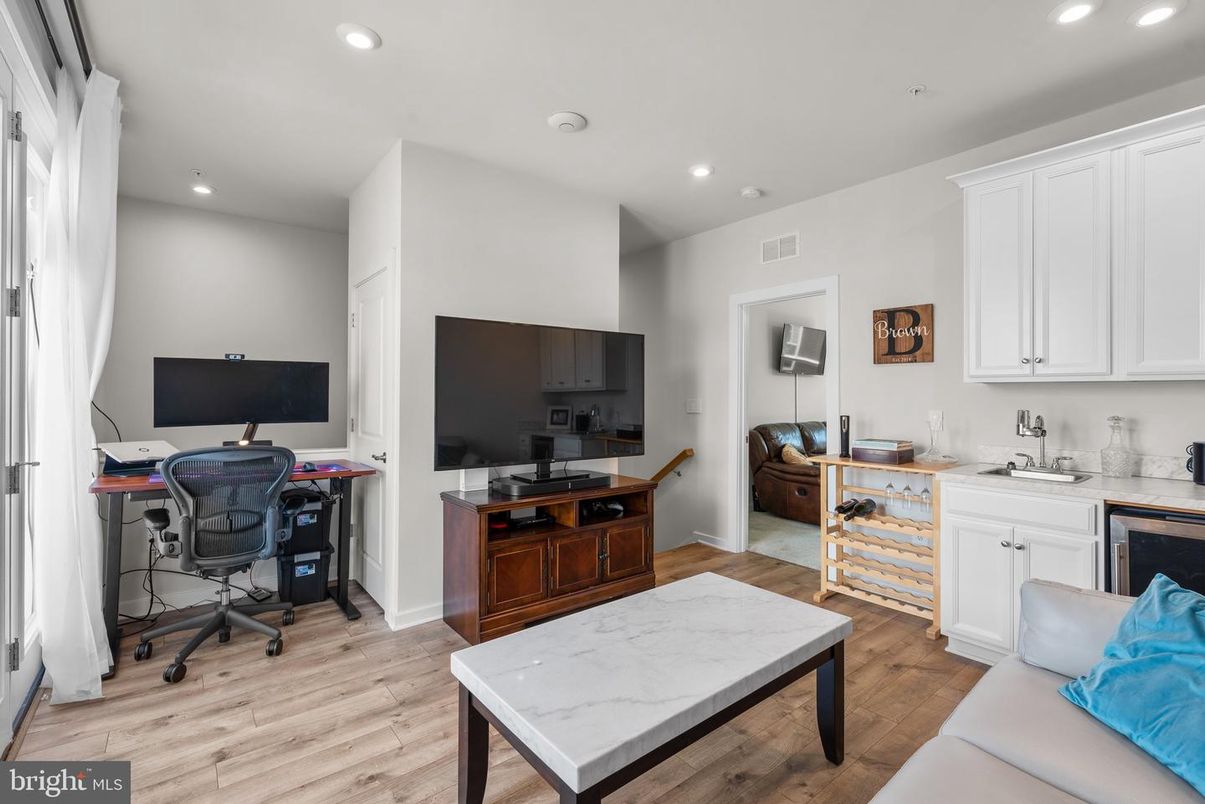 Home Office, Interior, Kitchen, Recessed Lighting, Wood Texture Flooring
