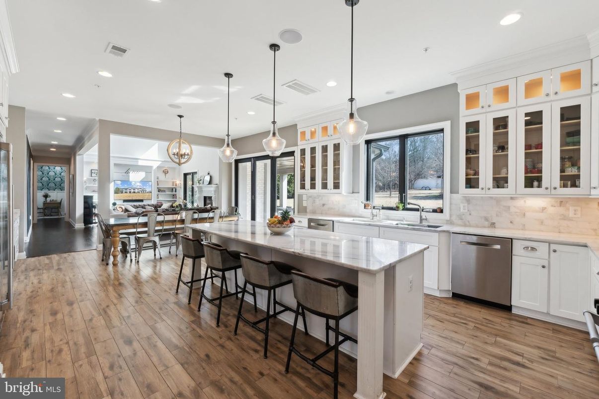 Dining room, Interior, Kitchen, Pendant Lights, Recessed Lighting, Stainless Steel Appliances, Wood Texture Flooring