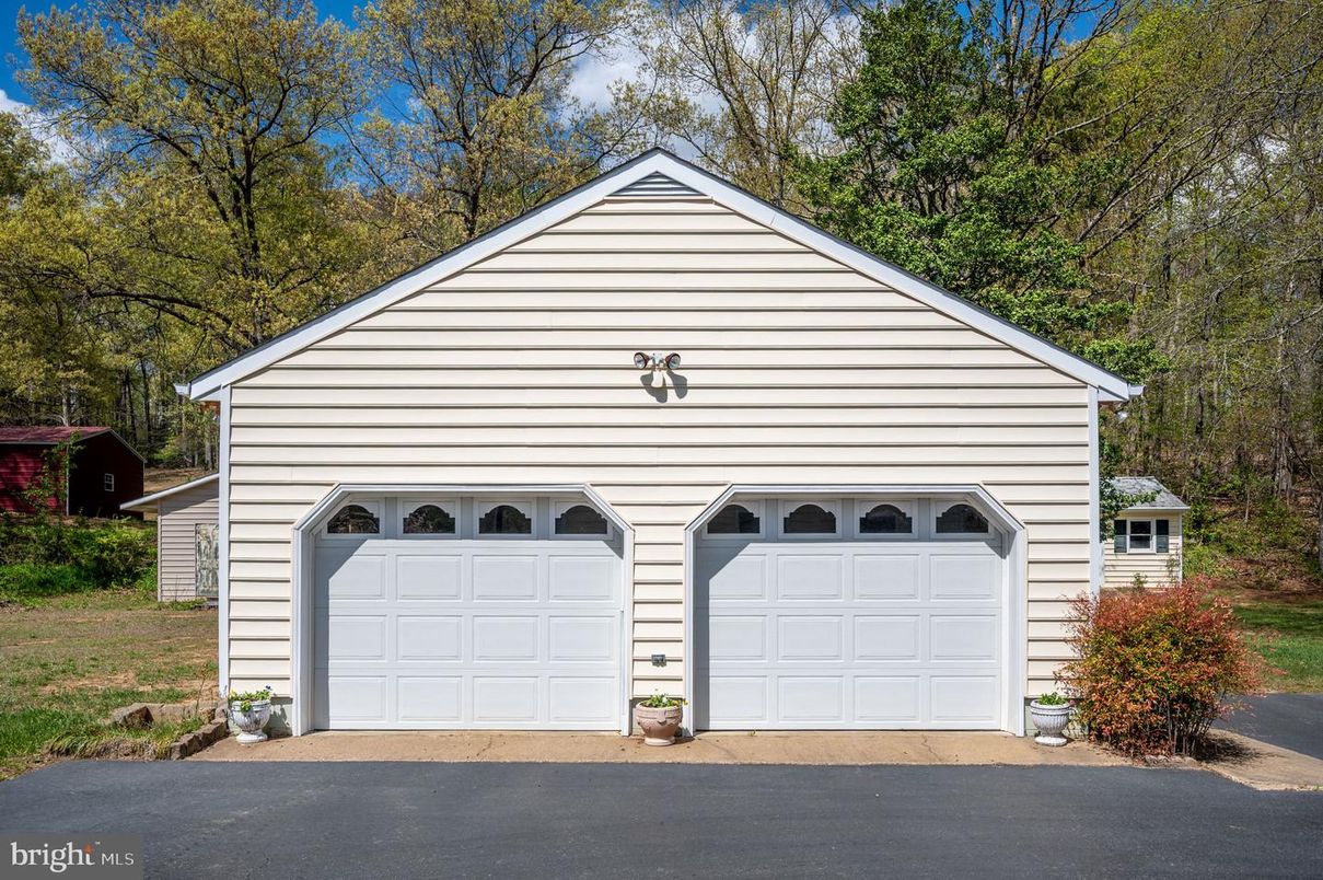 Detached Garage, Exterior